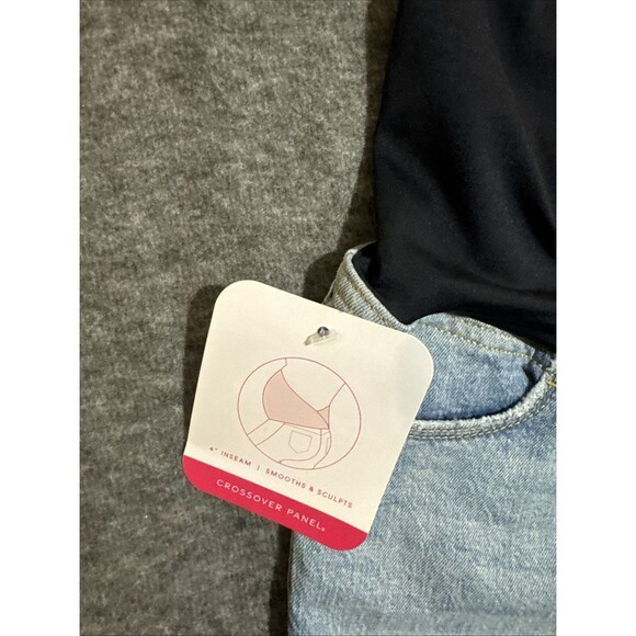 Ingrid & Isabel Maternity Women’s Shorts Short Crossover Panel Mini Denim Size 2 - Picture 3 of 7